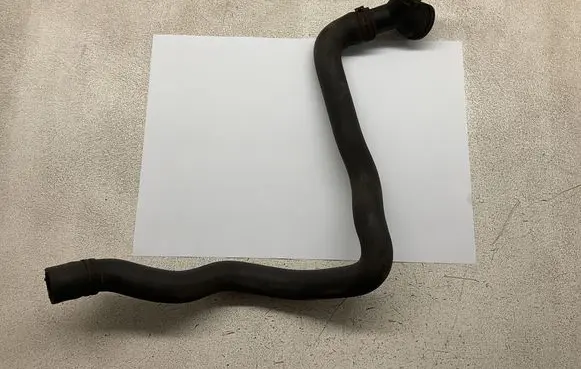 Coolant pipe/hose
