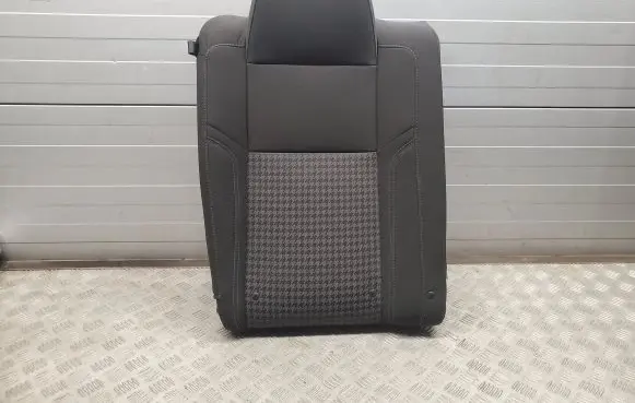 Dodge Challenger Rear seat 