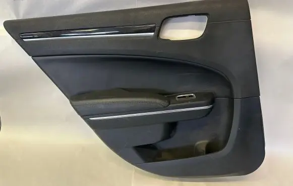 Chrysler 300C Rear door card panel trim 5PF83DX9AE 172411248424DP 3779380