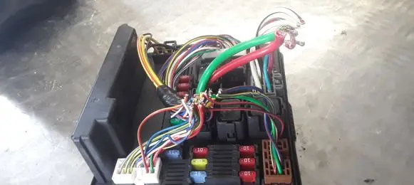 Nissan Qashqai Fuse module 284B7JD00B