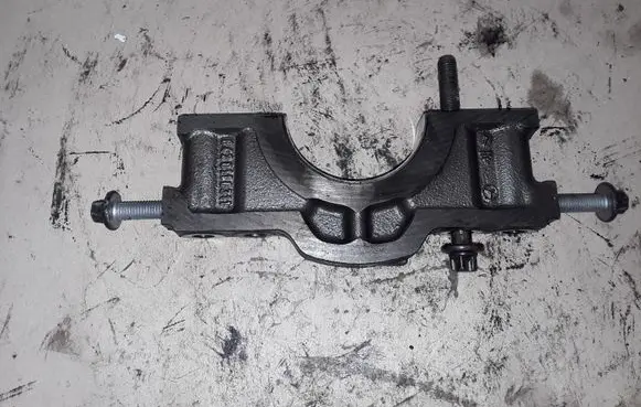 Mercedes-Benz R W251 Crankshaft Holder 6420110311