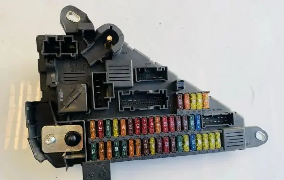 BMW 5 E60 E61 Fuse box set 913883001 518956057