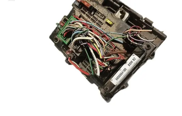 Peugeot 206+ Fuse module 9650664180