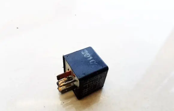 Volkswagen PASSAT B5 Other relay 06C906265B 899574000