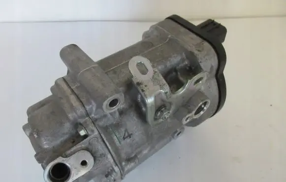 Toyota Prius (XW50) Air conditioning (A/C) compressor (pump) 0424000240