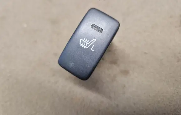 Toyota Hilux (AN10, AN20, AN30) Seat heating switch