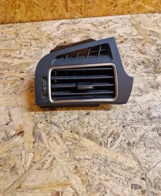 Toyota Verso Dashboard side air vent grill/cover trim 556600F020