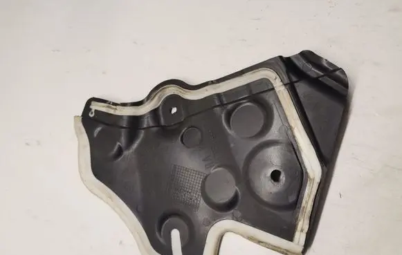 BMW 7 G11 G12 Heat shield in engine bay 7347027