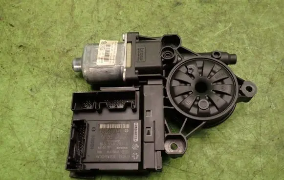Volkswagen PASSAT B6 Front door window regulator with motor
