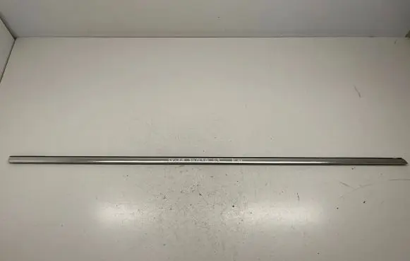 Skoda Superb B6 (3T) Front door glass trim molding 