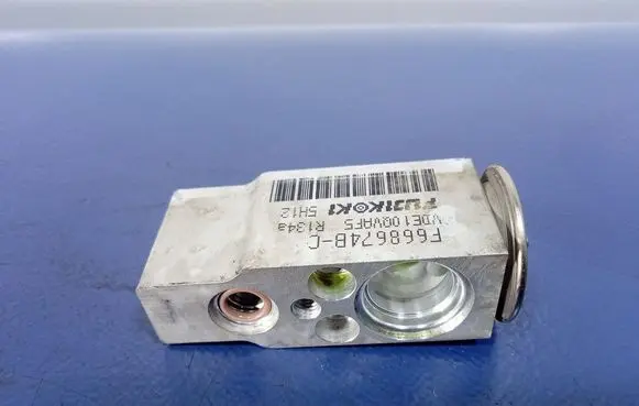 Toyota Aygo AB10 Vacuum valve F668674BC