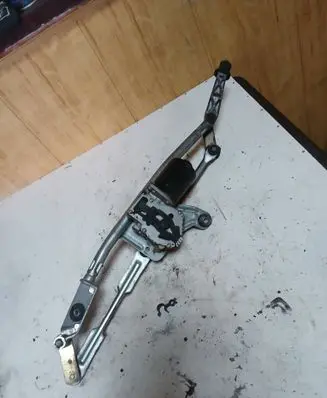 Volvo XC70 Front wiper linkage and motor 4047751 09151848