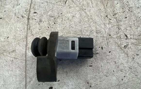 Nissan Navara D22 Front door sensor coupe 
