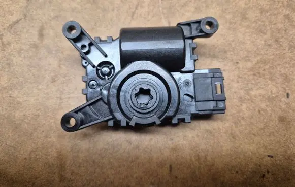 Audi Q3 F3 Air flap motor/actuator 5WA907511C