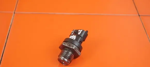 Volvo XC90 Fuel pressure sensor 0281002952 D5244T18
