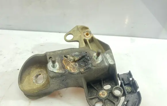 Audi A4 S4 B5 8D Engine mounting bracket 4B0199352B