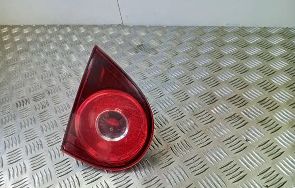 Tailgate rear/tail lights