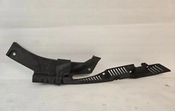 Volvo XC60 Fender mounting bracket 32216109