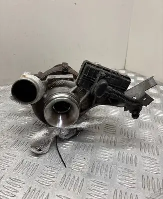 BMW 5 F10 F11 Turbo 8519475 13102501476 4933500640