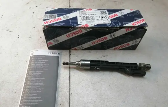 BMW M5 Fuel injector 13647599876 10213541