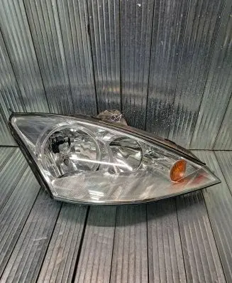 Ford Focus Headlight/headlamp 2M5113W029BE