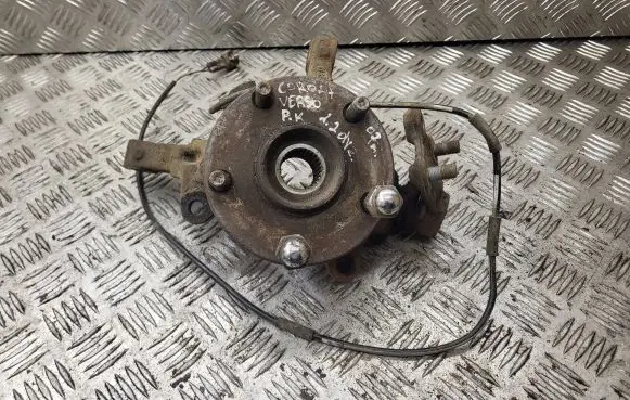 Toyota Corolla Verso E121 Front wheel hub