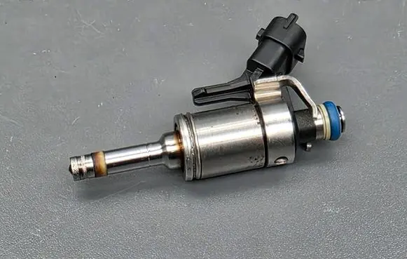 Citroen DS5 Fuel injector 7591623 V7591623