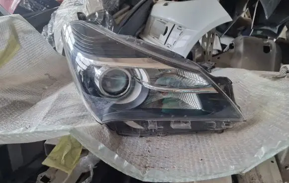 Toyota Yaris Headlight/headlamp