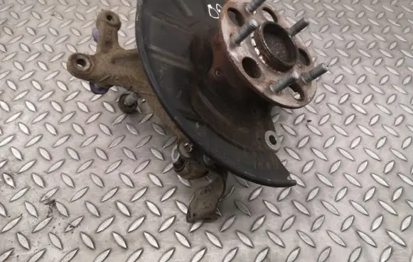 Rear wheel hub