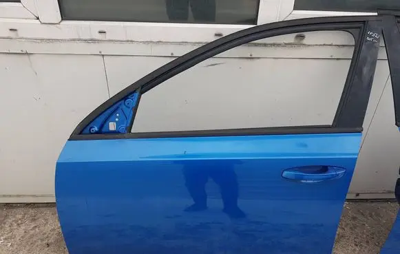 Skoda Octavia Mk3 (5E) Front door 