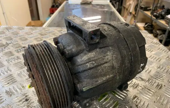 Renault Laguna II Air conditioning (A/C) compressor (pump) 700105765