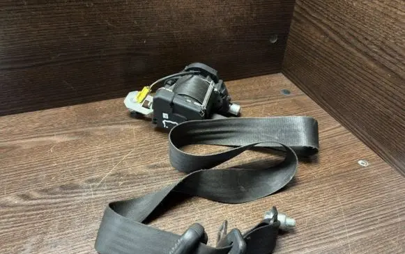 Iveco Daily 3rd gen Front seatbelt 33017280A1 33009758