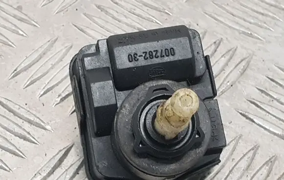 Headlight level adjustment motor