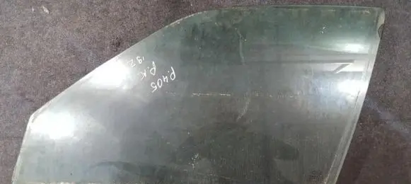 Peugeot 405 Front door window glass four-door