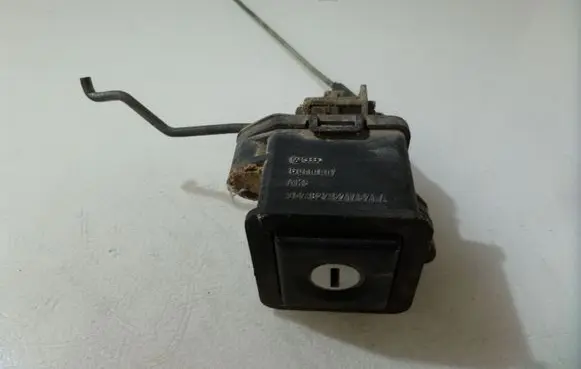 Volkswagen PASSAT B3 Tailgate exterior lock 357827571