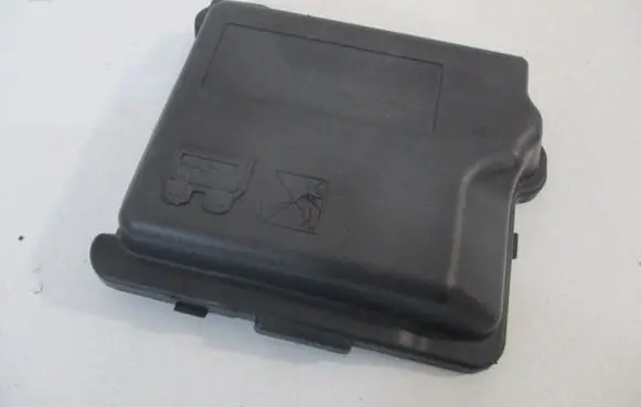 Citroen C4 Cactus Fuse box cover 