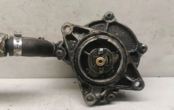 Audi A4 S4 B5 8D Vacuum pump 72218501