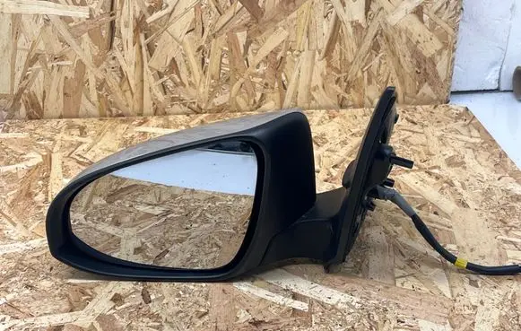 Toyota Verso Front door electric wing mirror E11026983