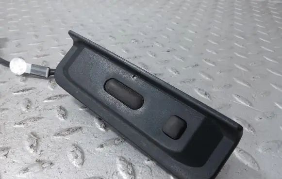 Suzuki Swift III Tailgate opening switch 8394152R0 8394052R20