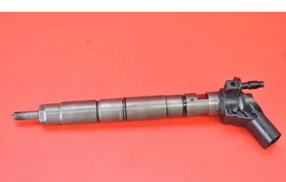 Audi A8 S8 D3 4E Fuel injector 057130277AD
