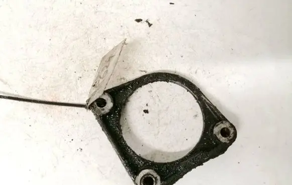 Engine mounting bracket