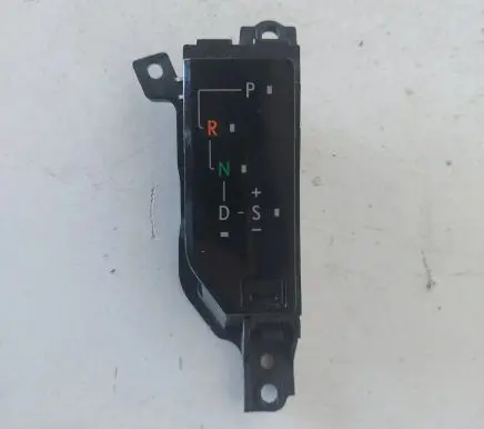 Lexus NX Gear shift selector indicator 76J744