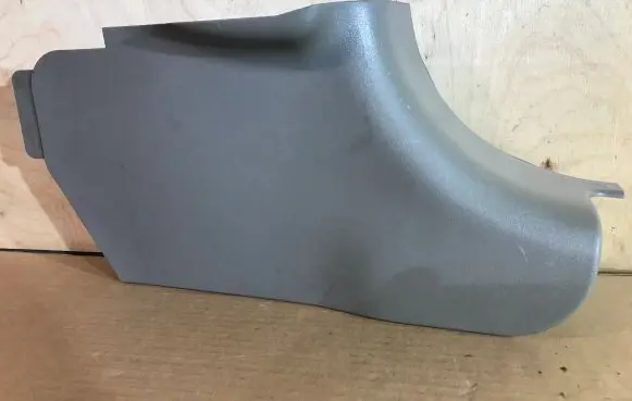 Foot area side trim