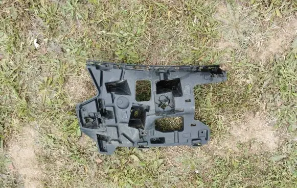 Volvo V40 Front bumper mounting bracket 31425002