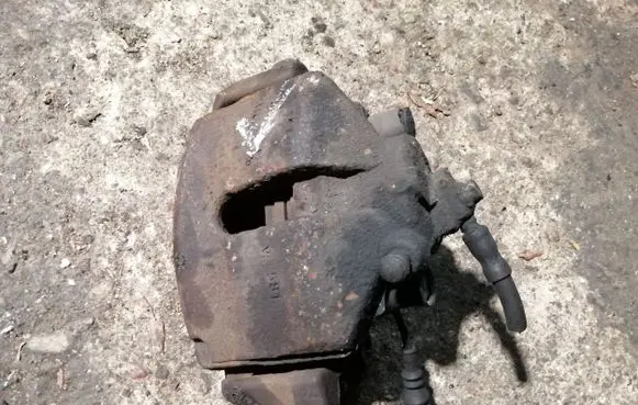 Volkswagen PASSAT CC Front brake caliper