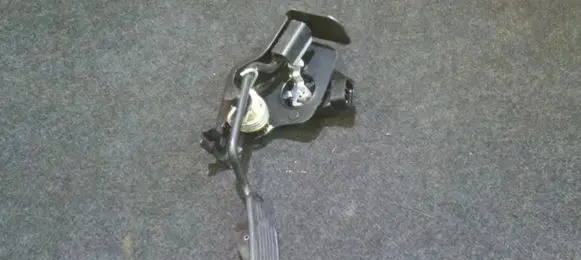 Toyota Avensis T250 Accelerator throttle pedal a7110 3124