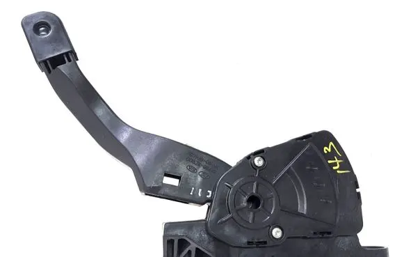 Hyundai i40 Accelerator throttle pedal 327272T900