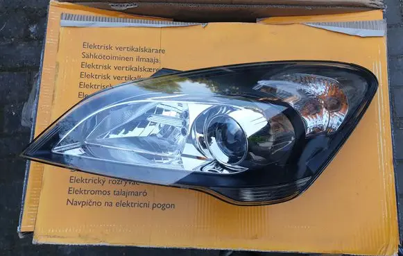 KIA Ceed Headlight/headlamp 921011H070