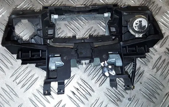 Audi A8 S8 D3 4E Front door exterior handle/bracket 4E0949137