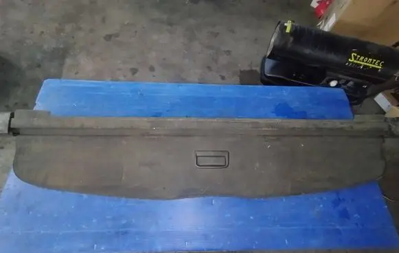 Volkswagen PASSAT B5 Parcel shelf load cover 3B9867871t